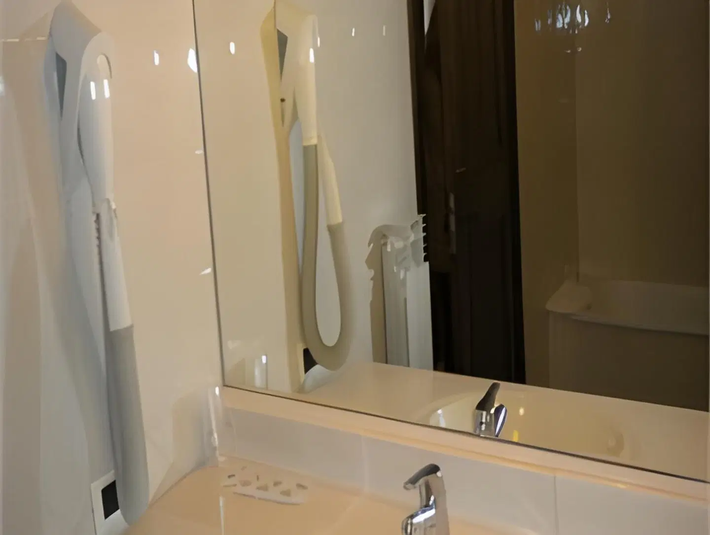 Tavernier BATHROOM