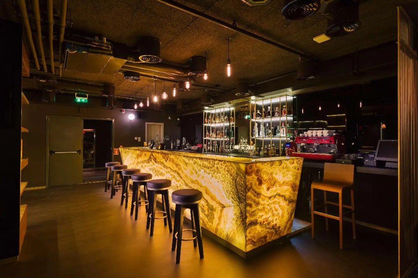 DoubleTree by Hilton Hotel Cluj - City Plaza BAR