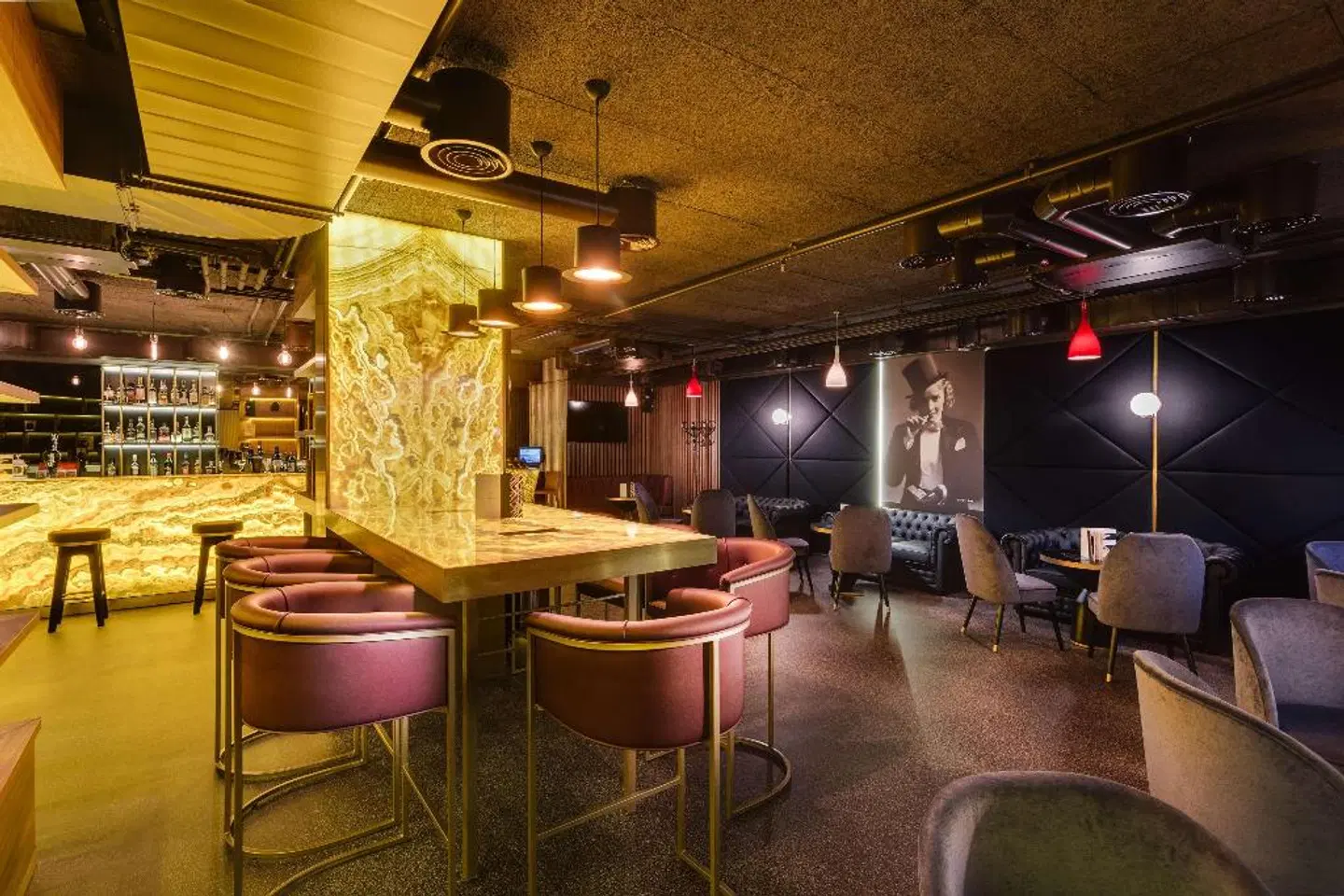 DoubleTree by Hilton Hotel Cluj - City Plaza BAR