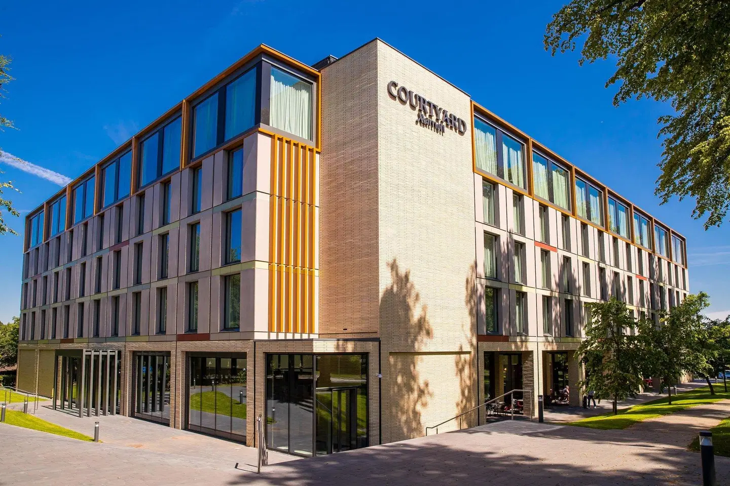 Courtyard by Marriott Edinburgh West EXTERIOR