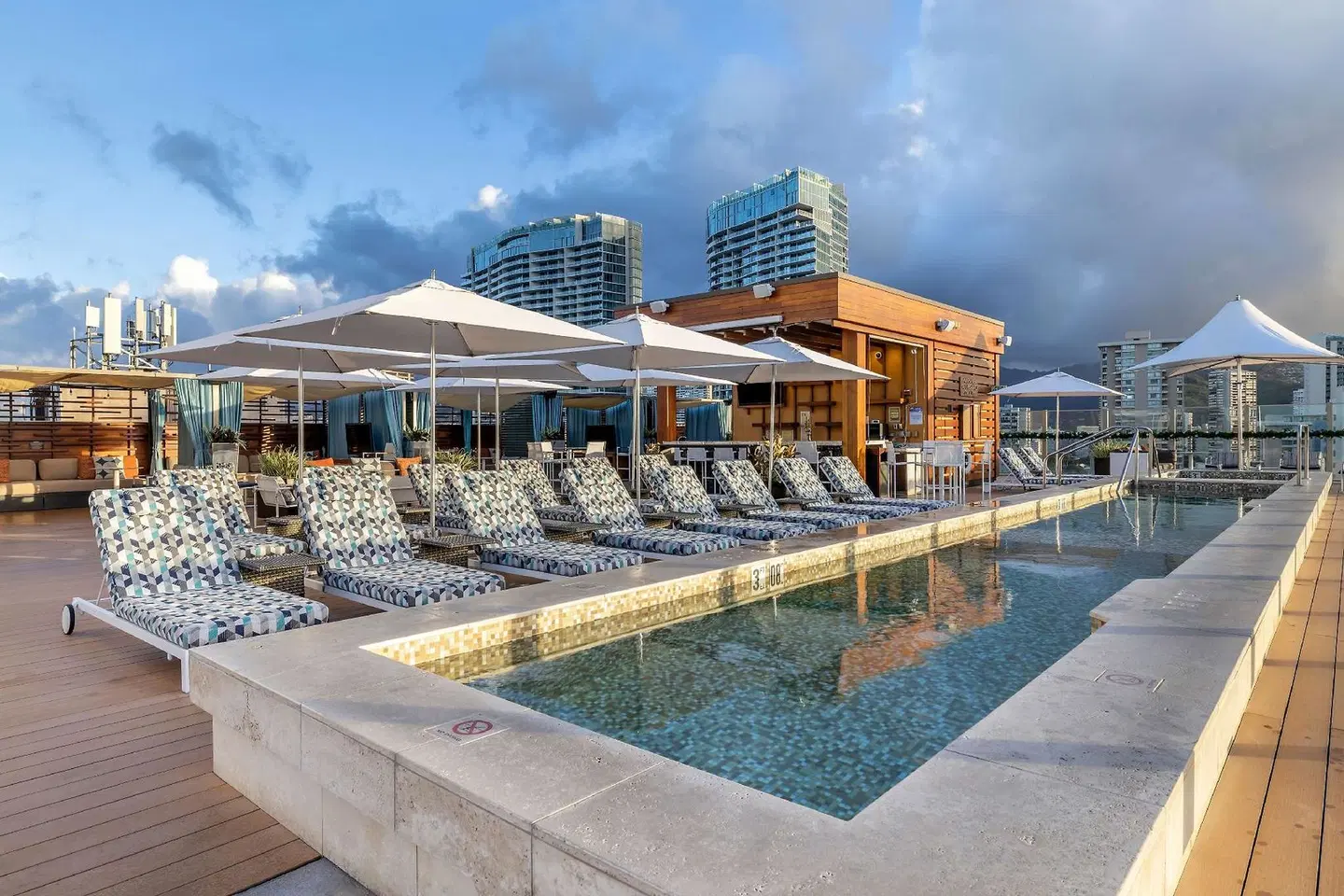Hokulani Waikiki by Hilton Grand Vacations Club OUTDOOR_POOL