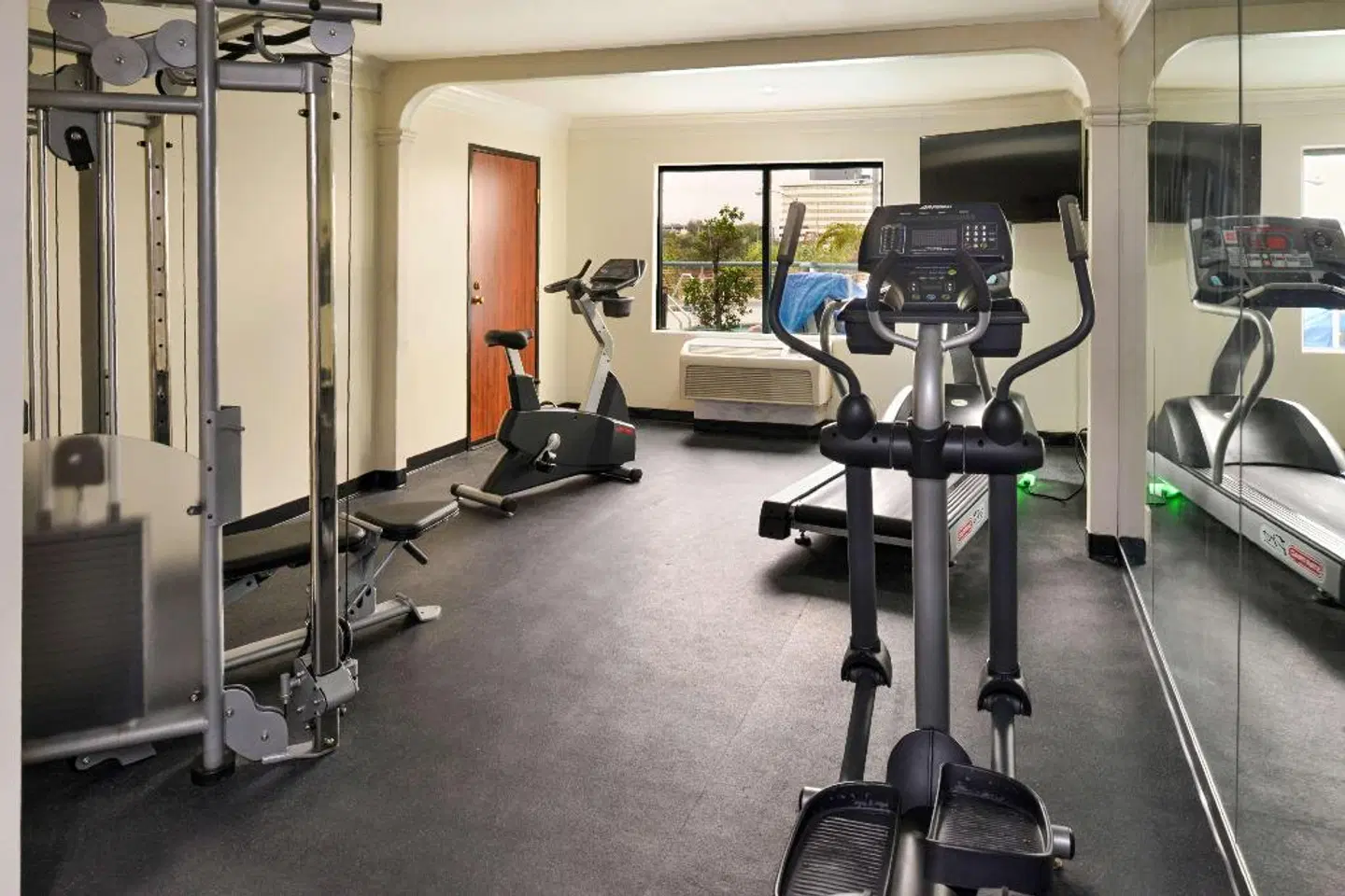Best Western Plus Suites Hotel - Los Angeles LAX Airport SPORTS_AND_LEISURE