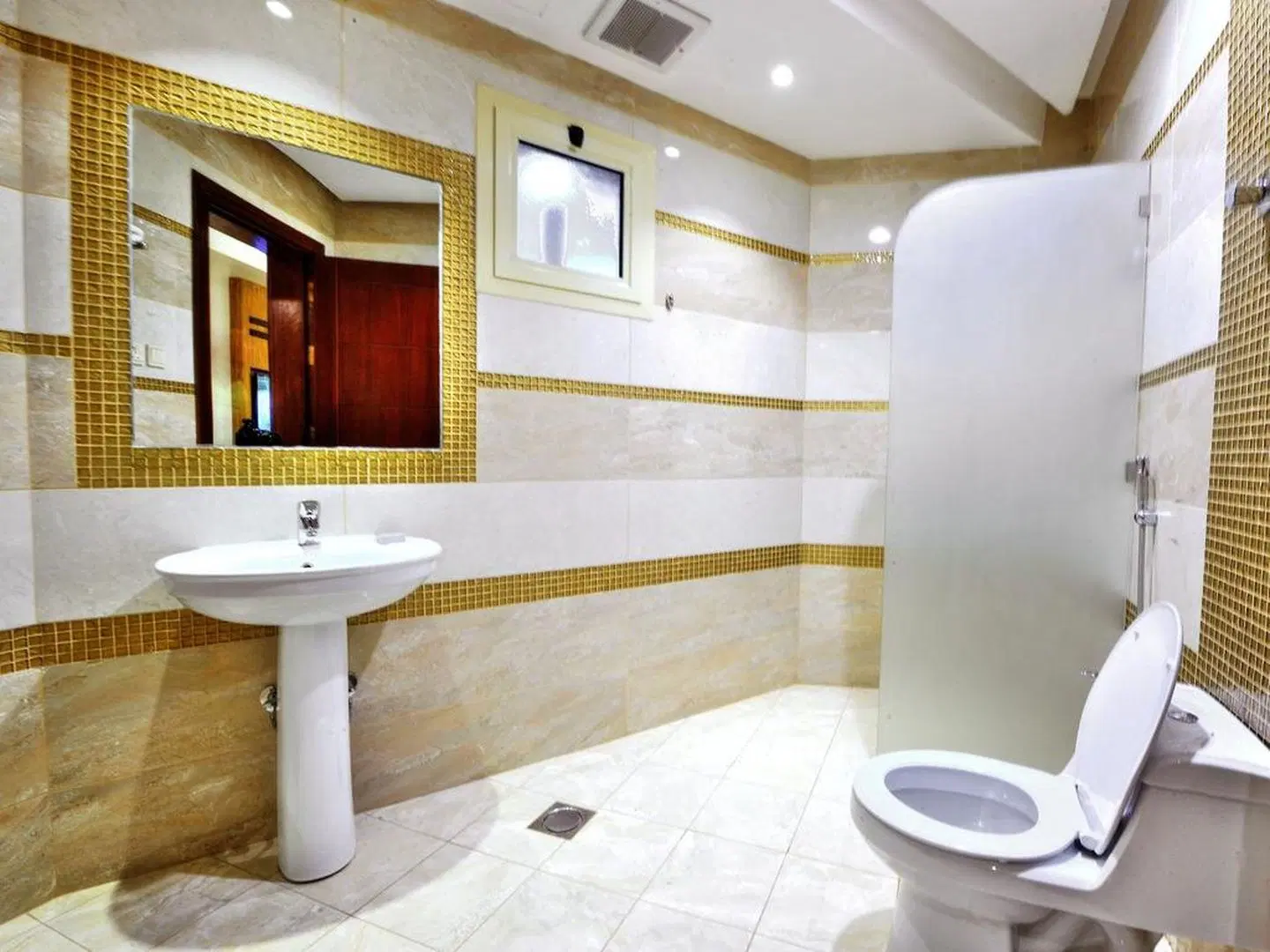 Auris Al Fanar Apartments BATHROOM