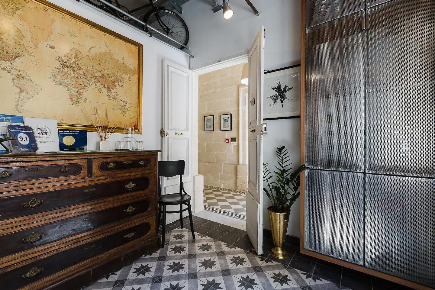 Two Pillows Boutique Hostel Badezimmer
