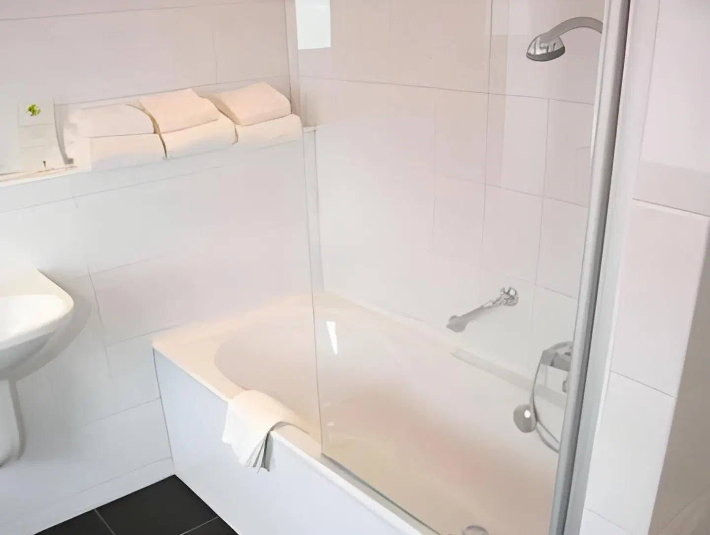 Hotel Roermond Next Door Badezimmer