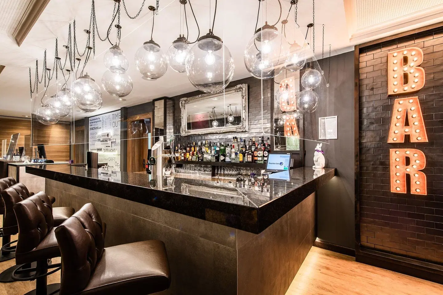 Centro Hotel Weisser Hase Bar
