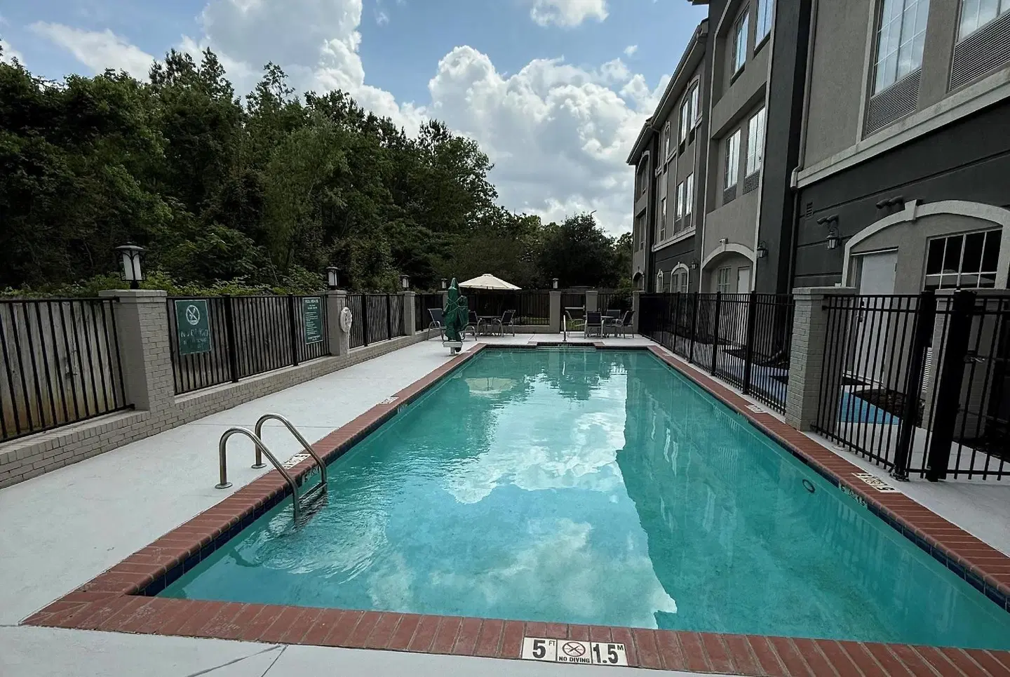 La Quinta Inn & Suites by Wyndham Baton Rouge Denham Springs OUTDOOR_POOL