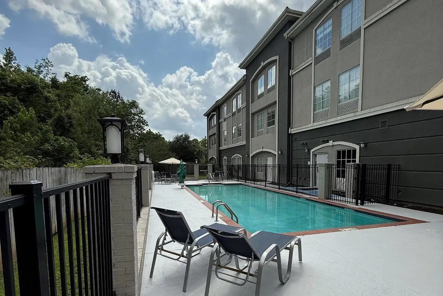 La Quinta Inn & Suites by Wyndham Baton Rouge Denham Springs OUTDOOR_POOL
