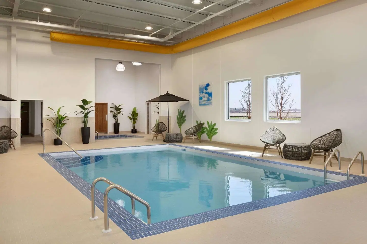 Microtel Inn & Suites by Wyndham Weyburn Hallenbad