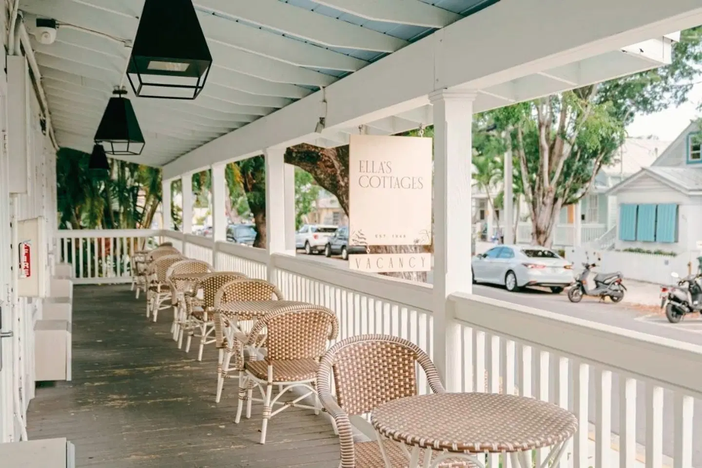 Kimpton Ella's Cottages by IHG Bar