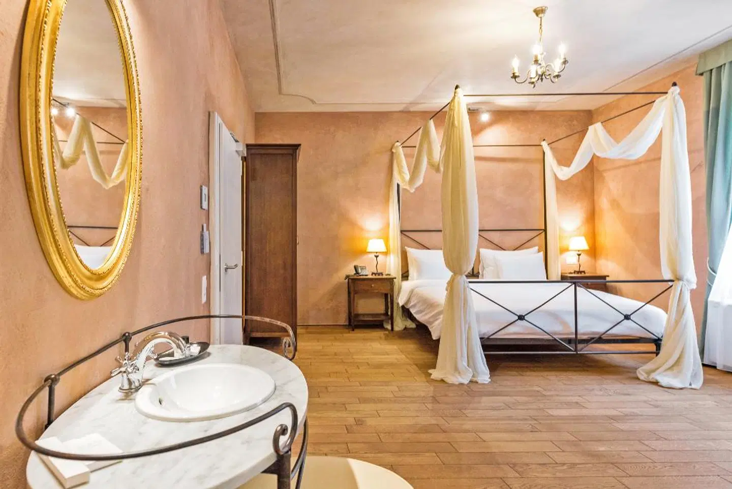Hotel La Tureta Badezimmer