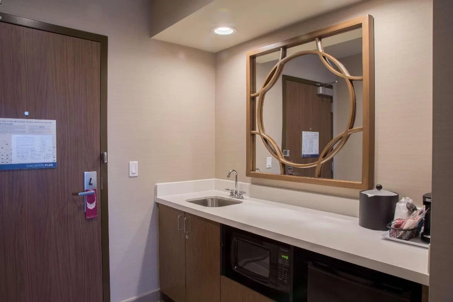 Hampton Inn & Suites Murrieta Temecula BATHROOM