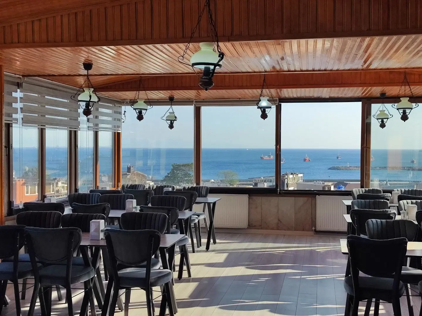 Grand Liza BAR