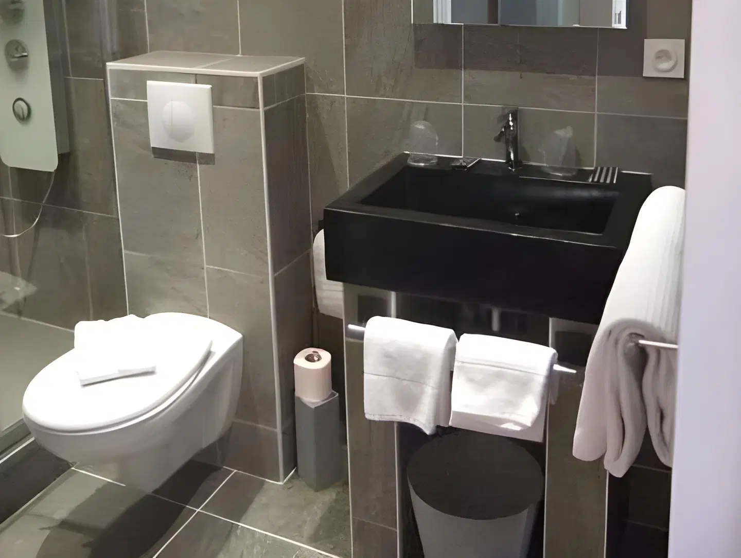 Chambres d'Hôtes Les Perce Neige BATHROOM