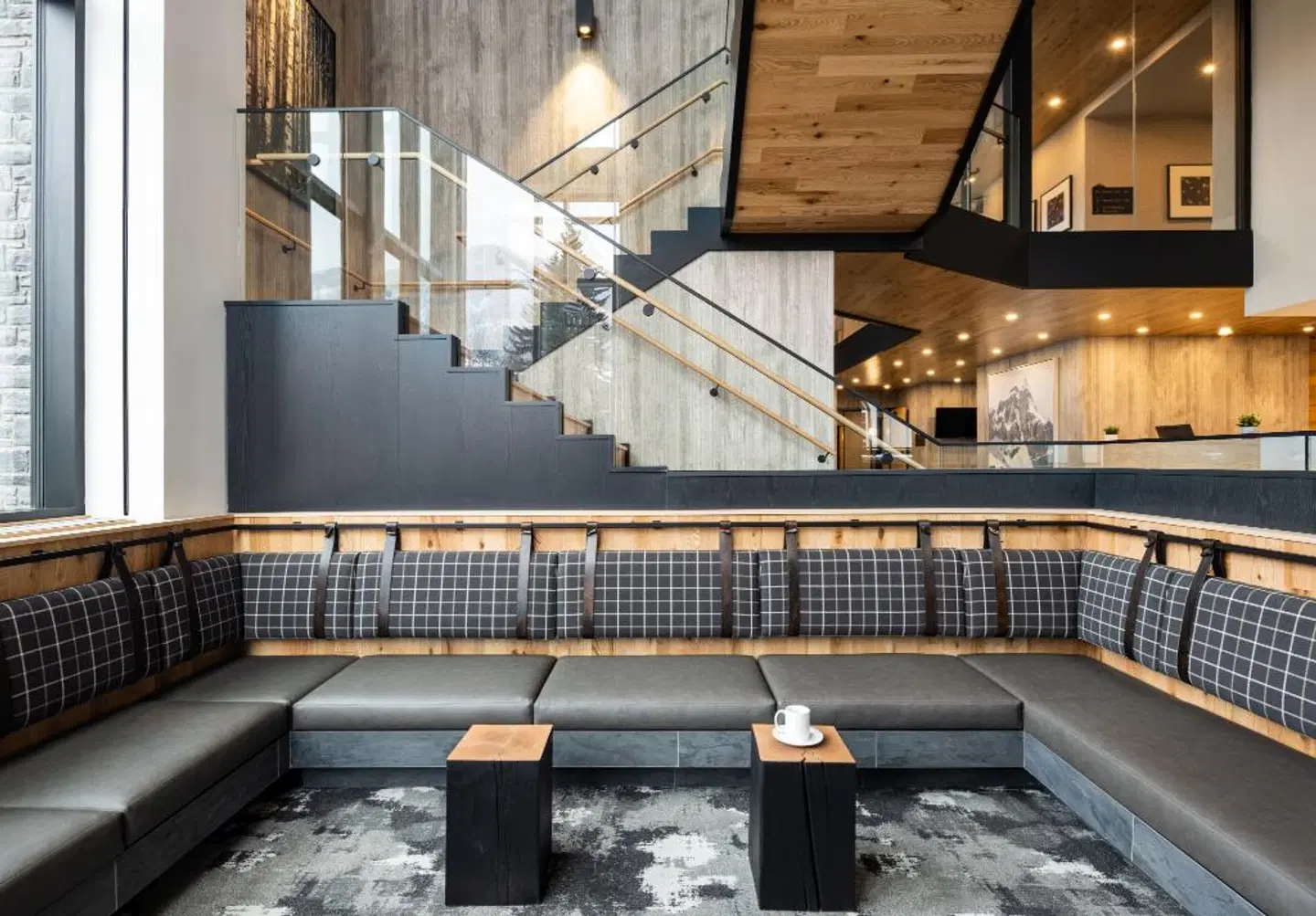 Peaks Hotel and Suites LOUNGE_LOBBY