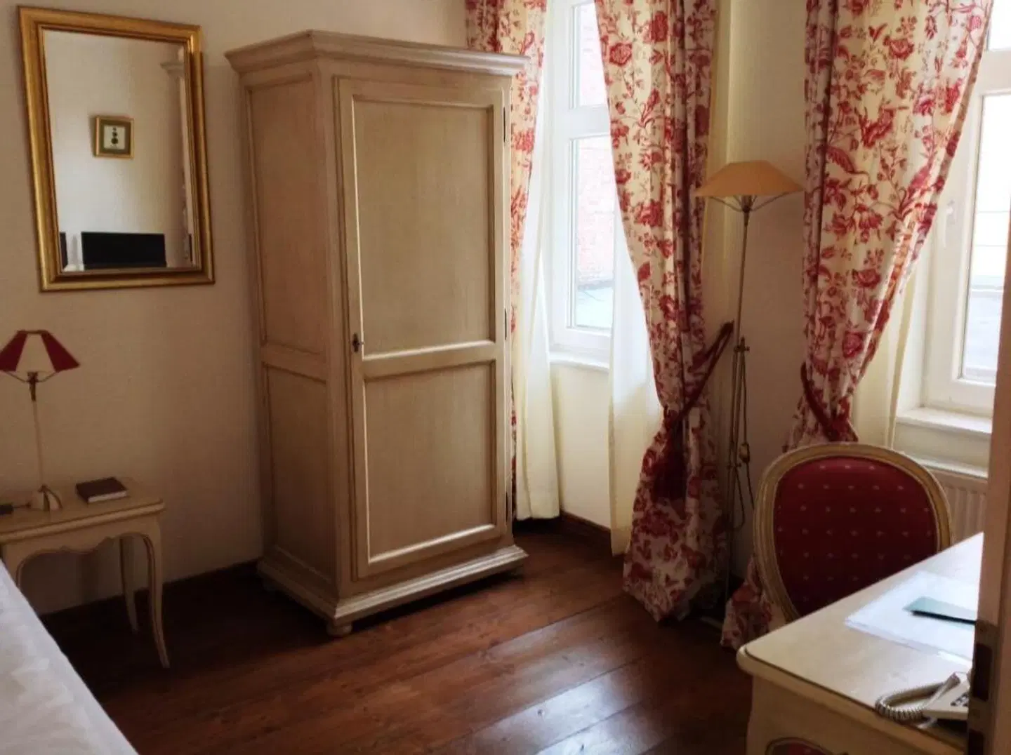Adler ROOM_EXAMPLE