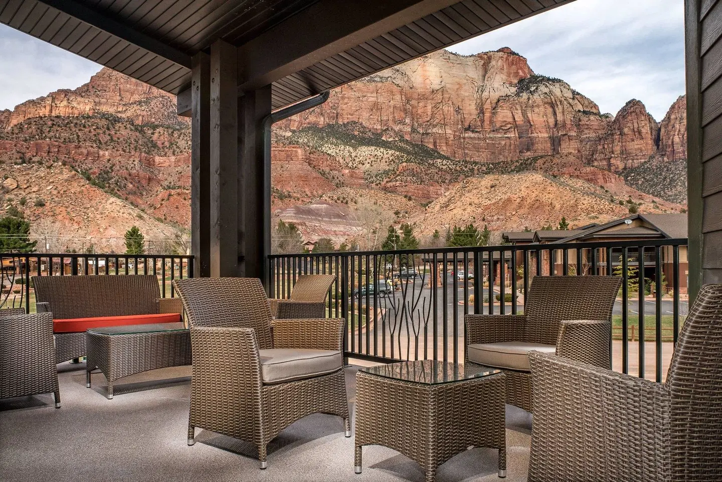 SpringHill Suites by Marriott Springdale Zion National Park Bar