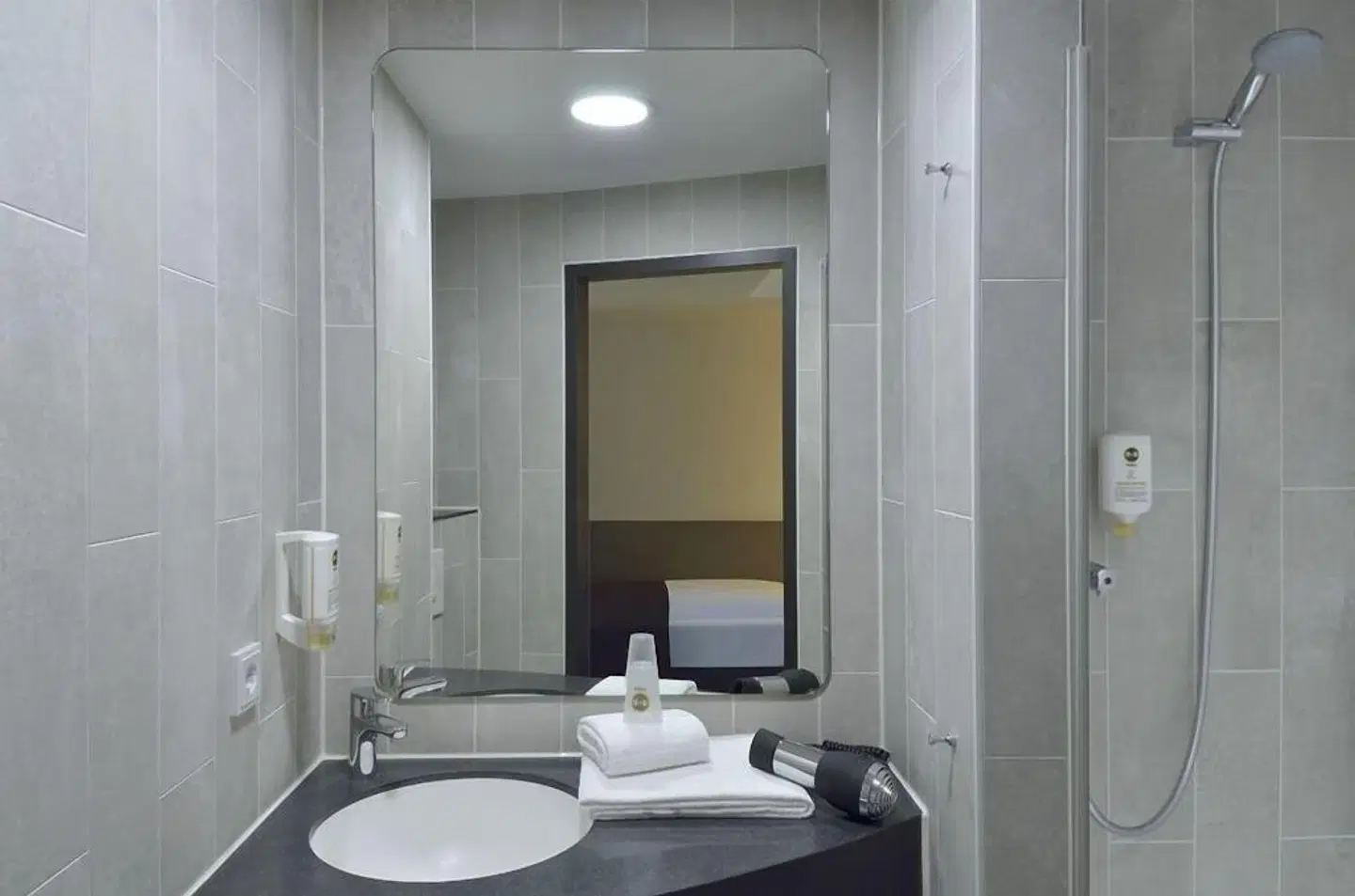 B&B Hotel Würzburg Badezimmer
