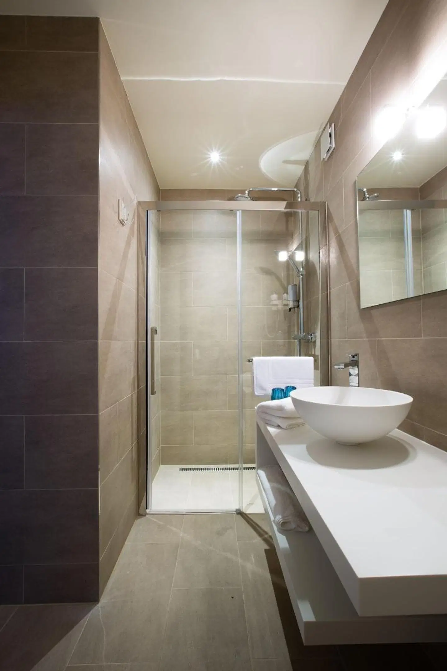 Auberge des Grands Bois BATHROOM