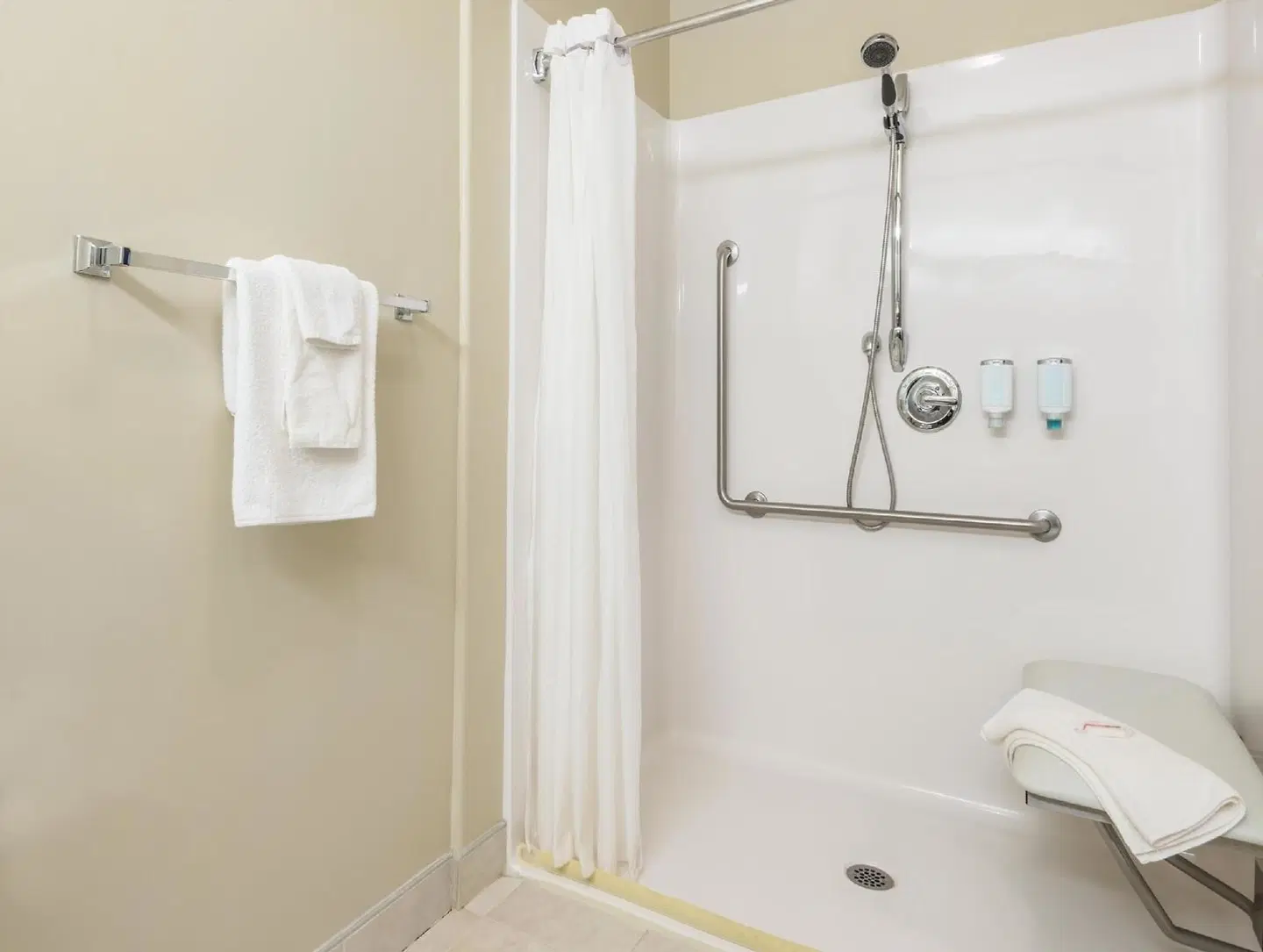 Super 8 by Wyndham Windsor NS Badezimmer
