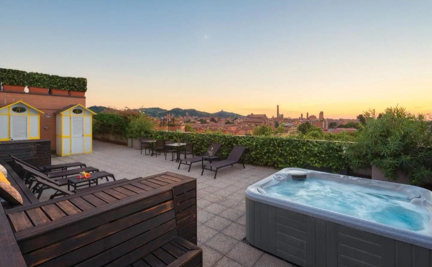Aemilia Hotel Bologna OUTDOOR_POOL