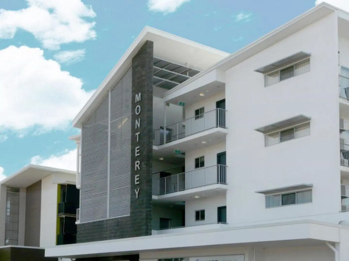 Direct Hotels - Monterey Moranbah EXTERIOR