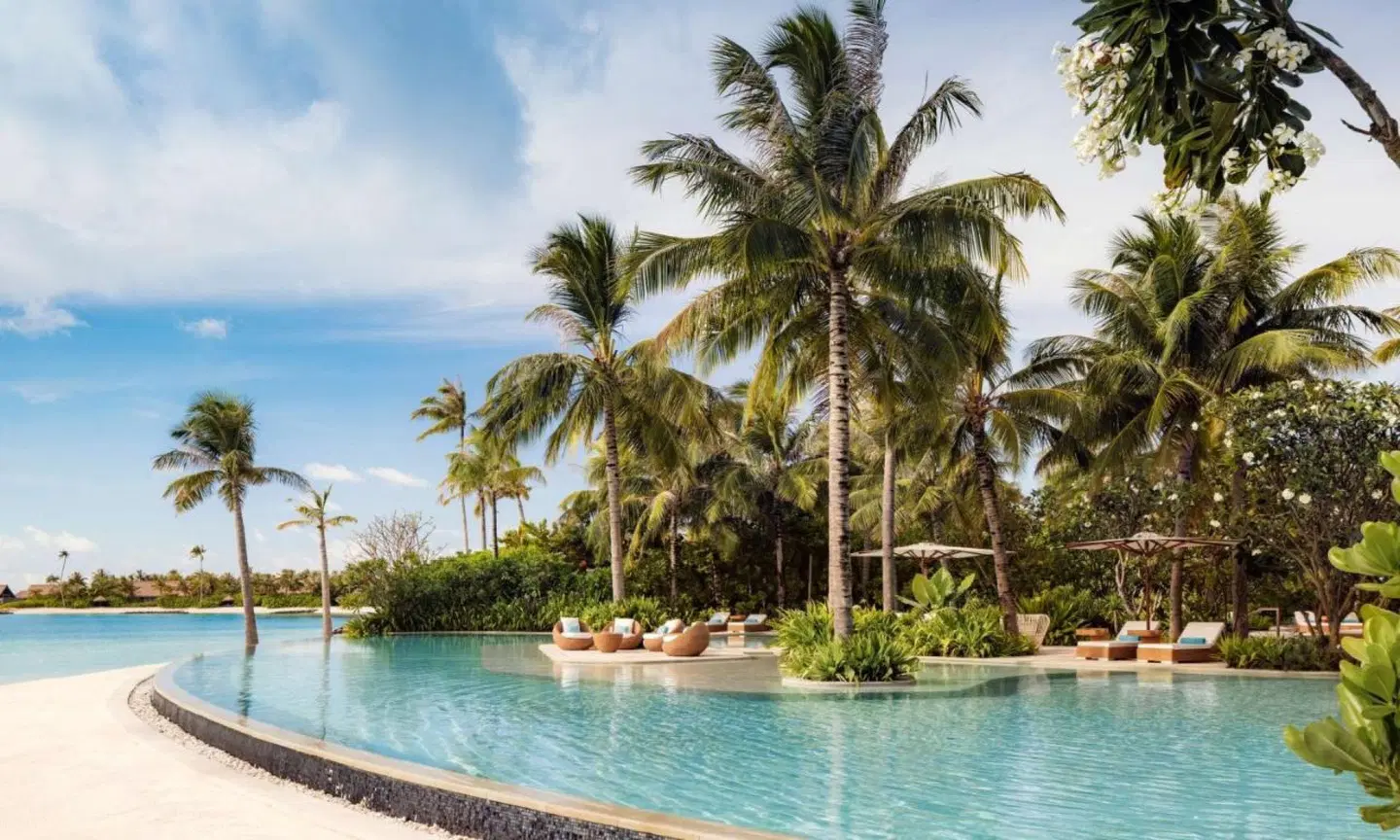 Waldorf Astoria Ithaafushi OUTDOOR_POOL