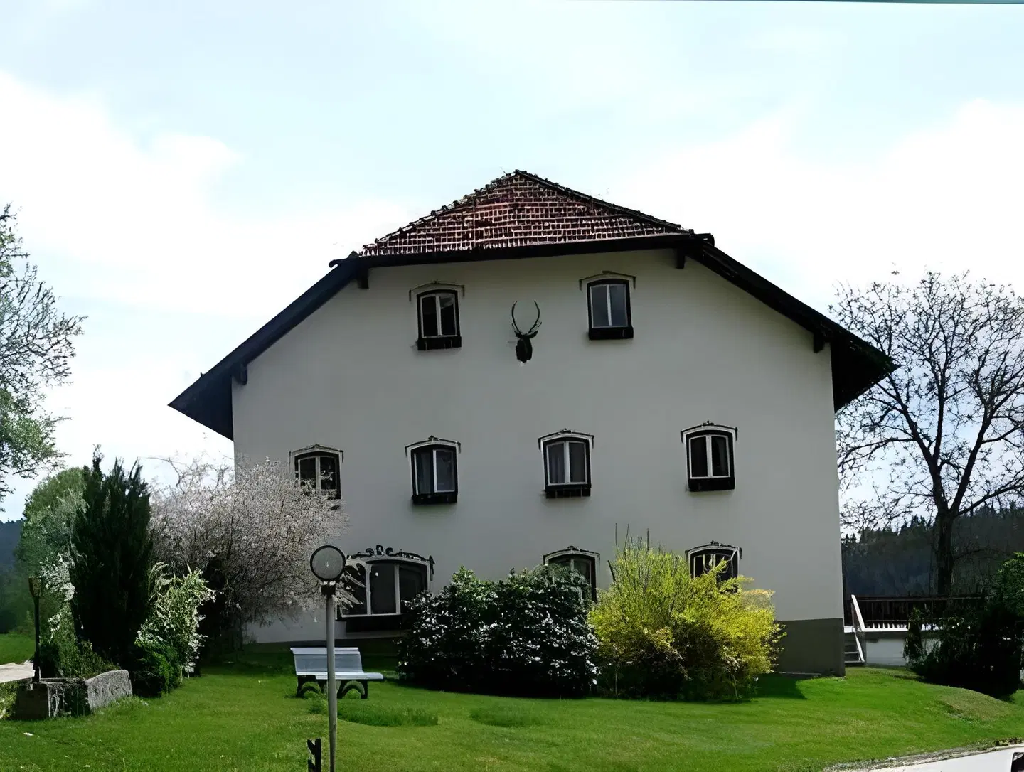 Eck EXTERIOR