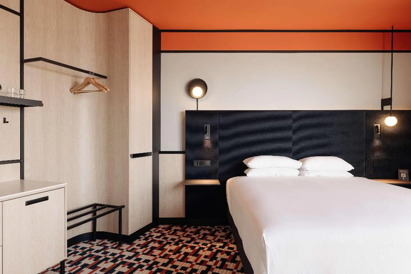 DoubleTree by Hilton Amsterdam Centraal Station ROOM_EXAMPLE