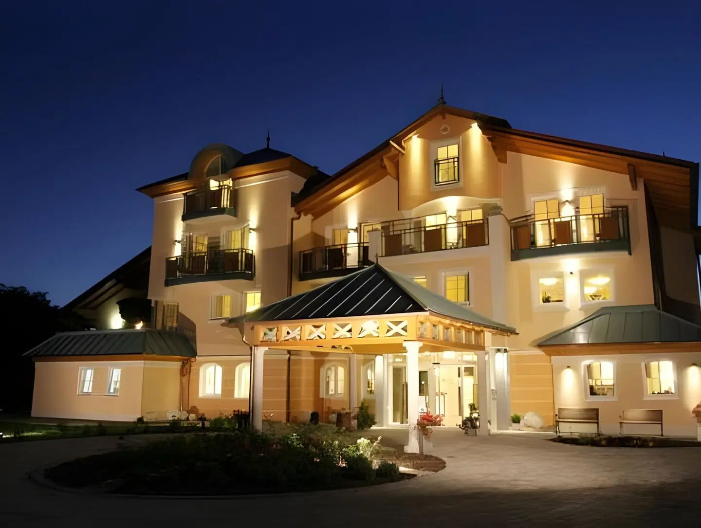 Stemp EXTERIOR