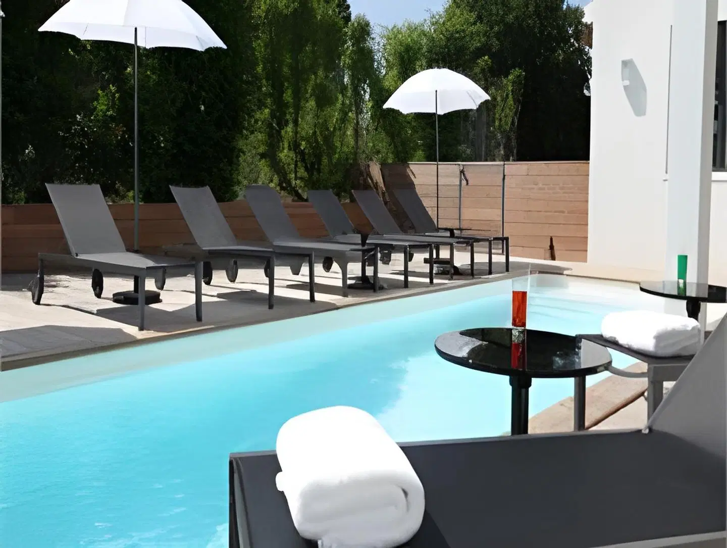 Hotel 202 OUTDOOR_POOL