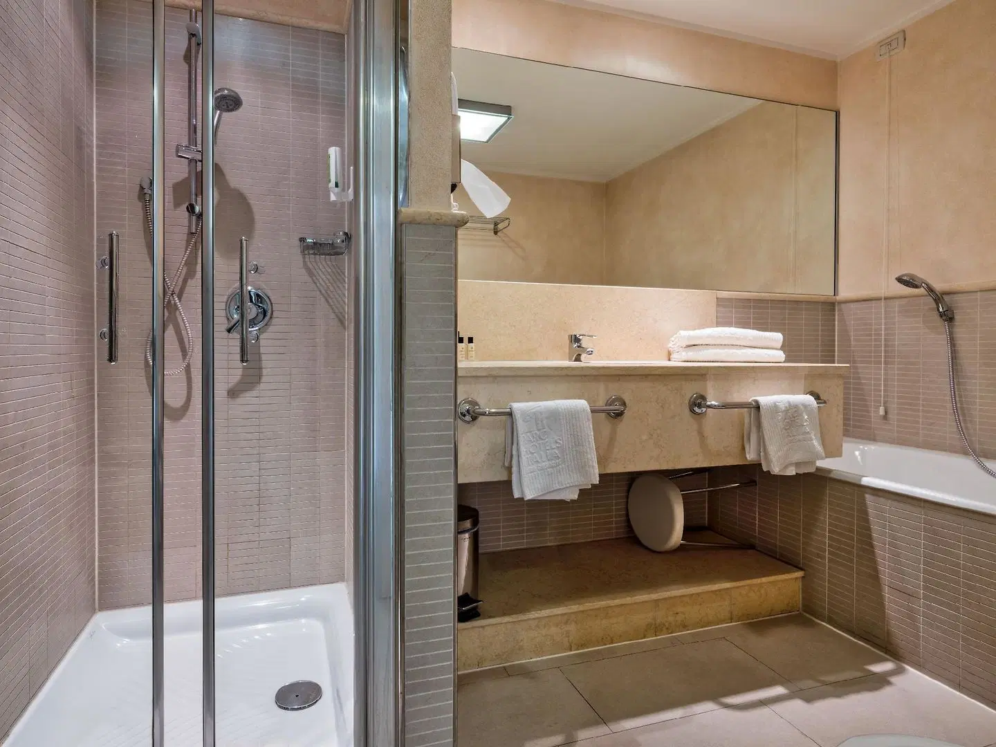 Parc Hotel Germano Suite & Apartments Badezimmer