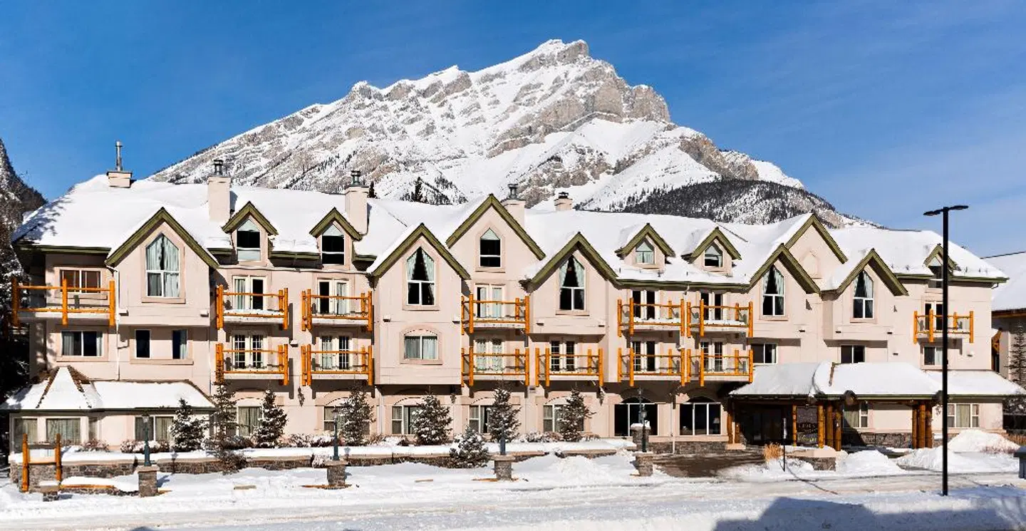 The Rundlestone Lodge EXTERIOR