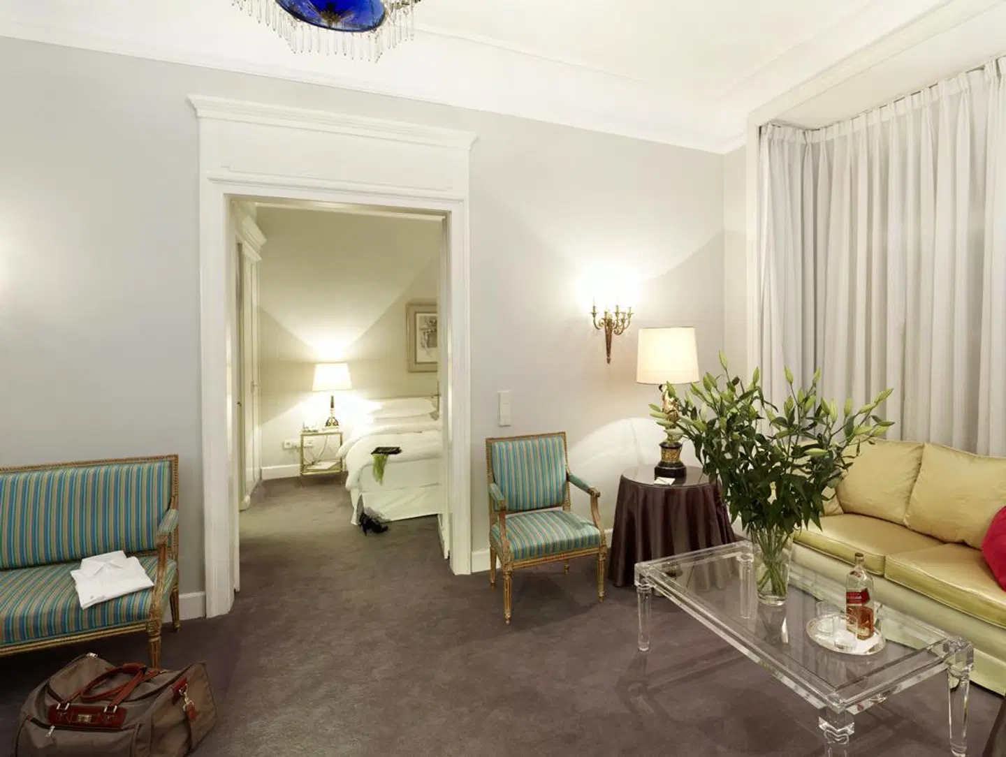 Opera ROOM_EXAMPLE