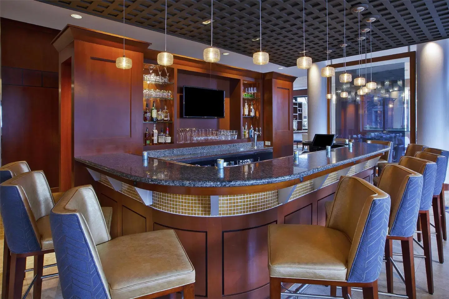Hilton Garden Inn Portland Downtown Waterfront Bar