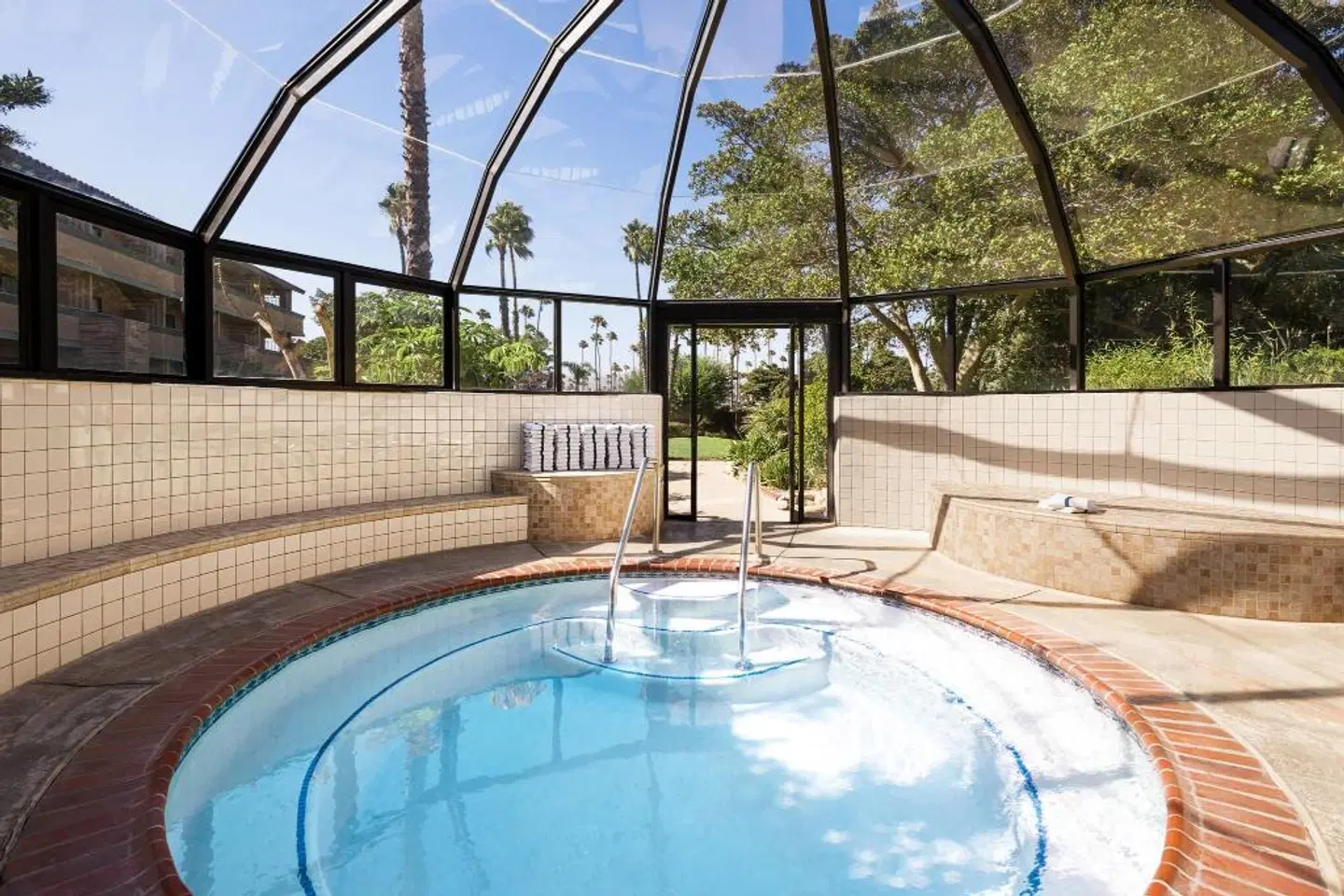 Four Points by Sheraton Ventura Harbor Resort OUTDOOR_POOL