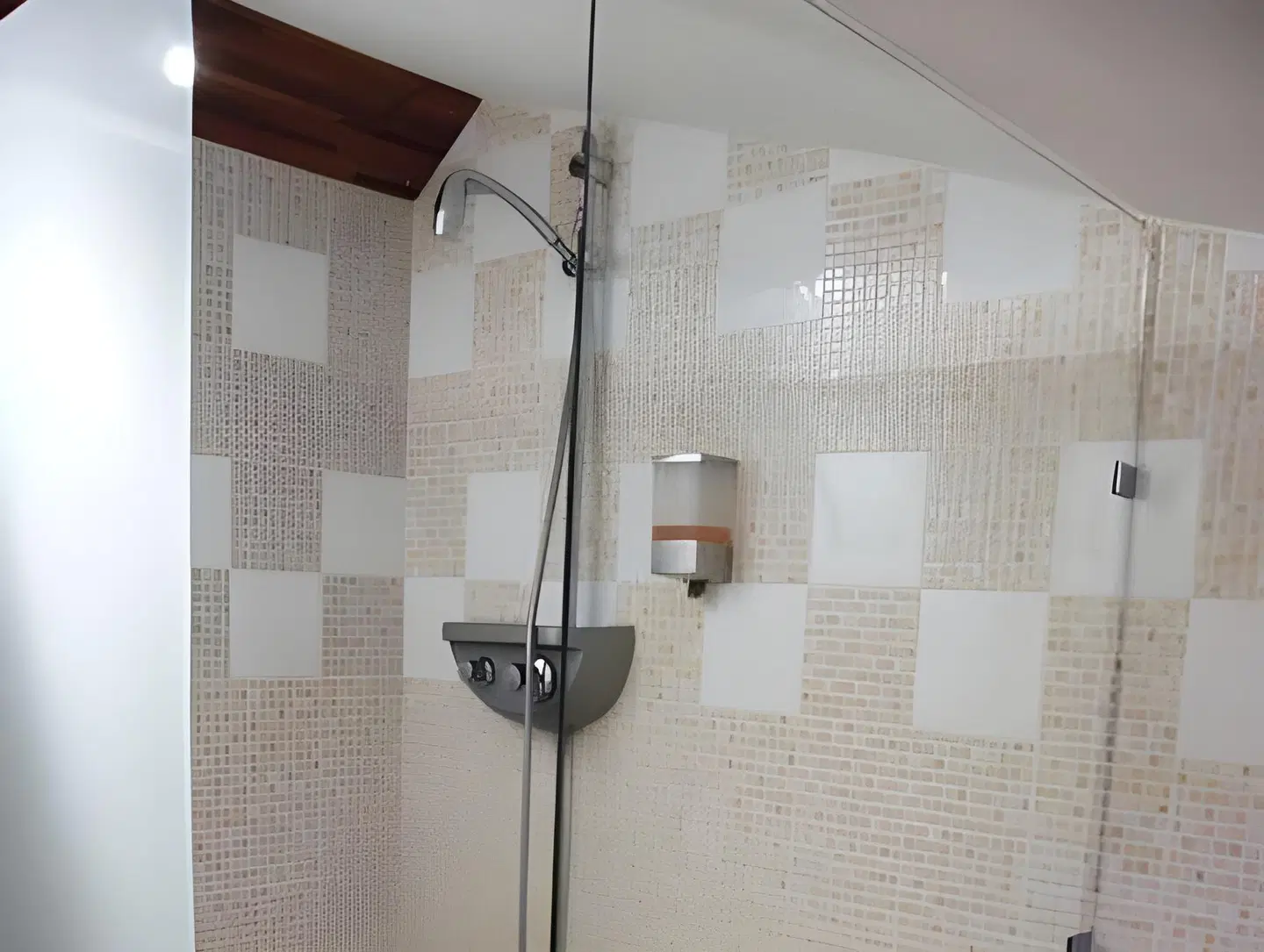 Le Mas des Aludes BATHROOM