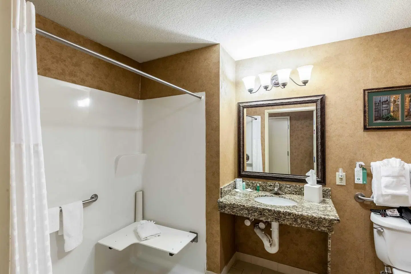 Comfort Suites Alamo Riverwalk Badezimmer
