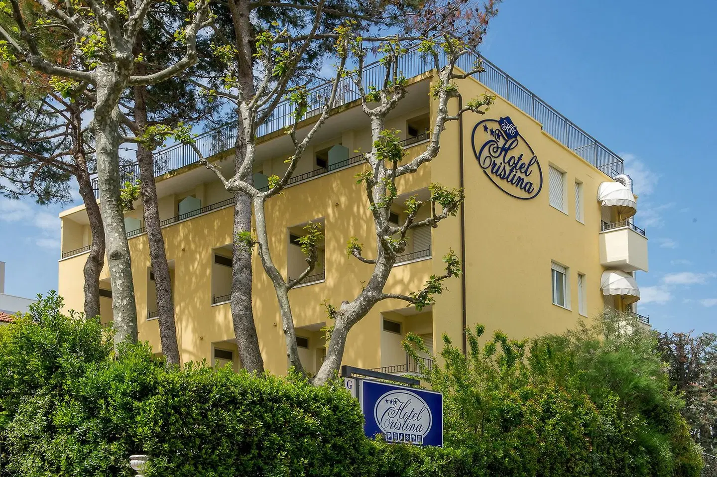 Hotel Cristina EXTERIOR