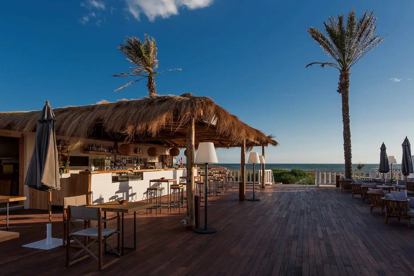 Cumeja Beach Hotel & Club Bar