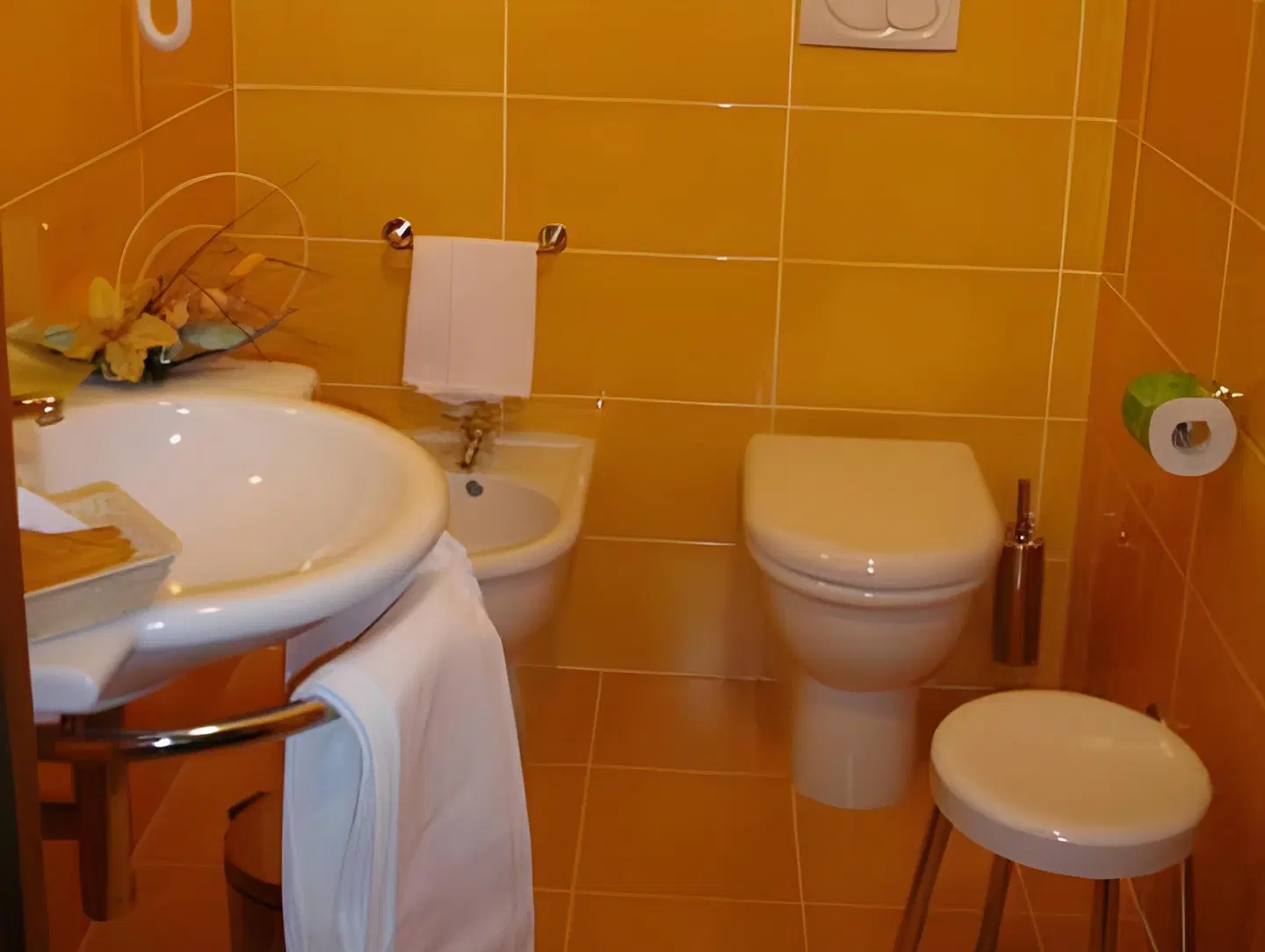 Aurora BATHROOM