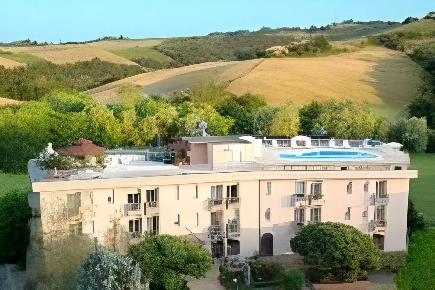 Sporting EXTERIOR