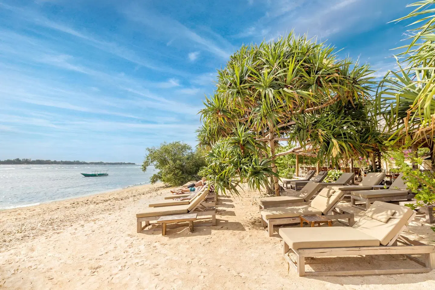 AVIA Villa Resort BEACH