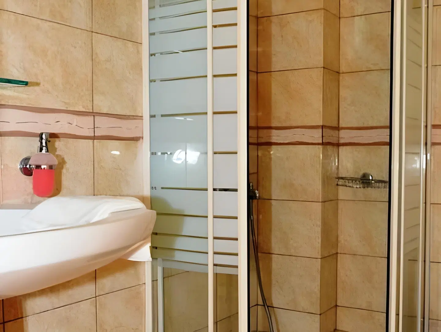 Finiki Plaza Badezimmer