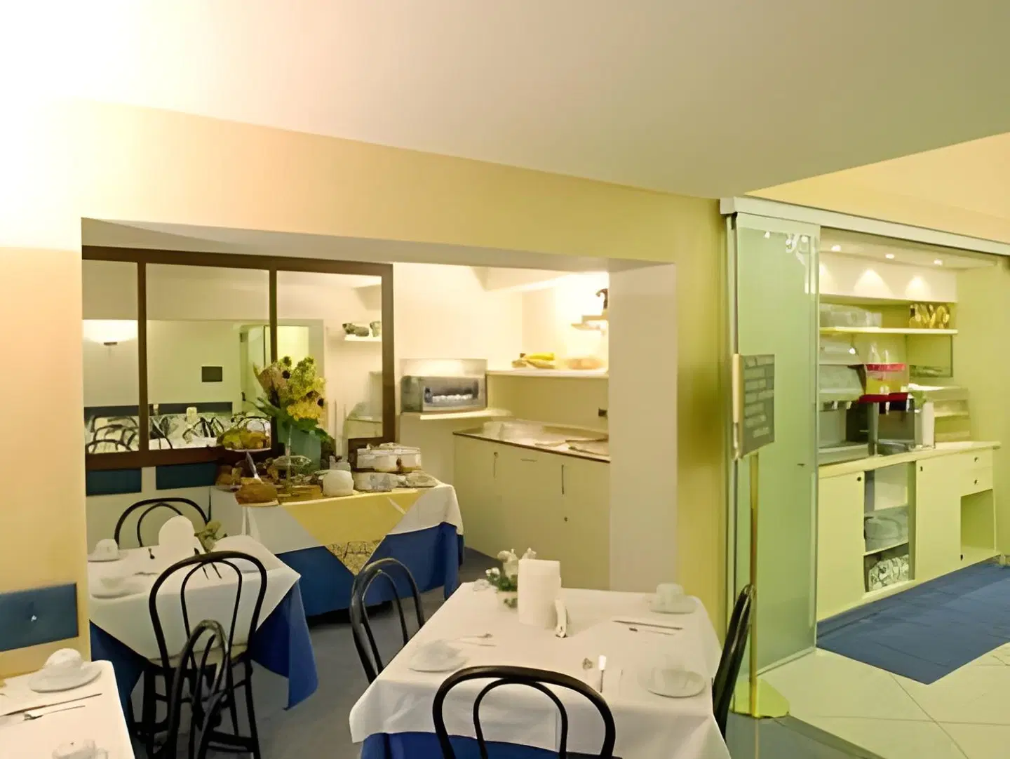 Holiday Restaurant