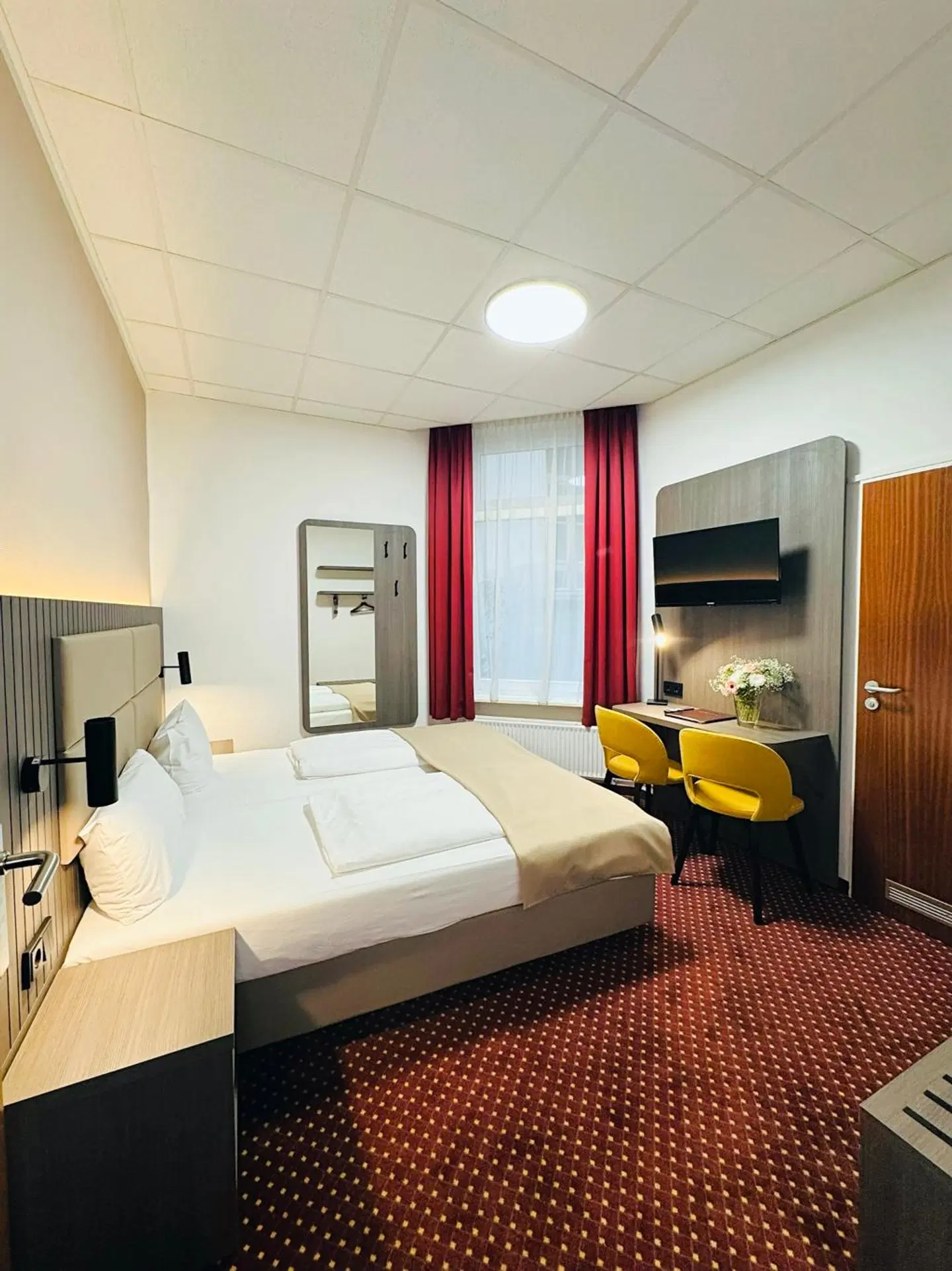 Lumen ROOM_EXAMPLE