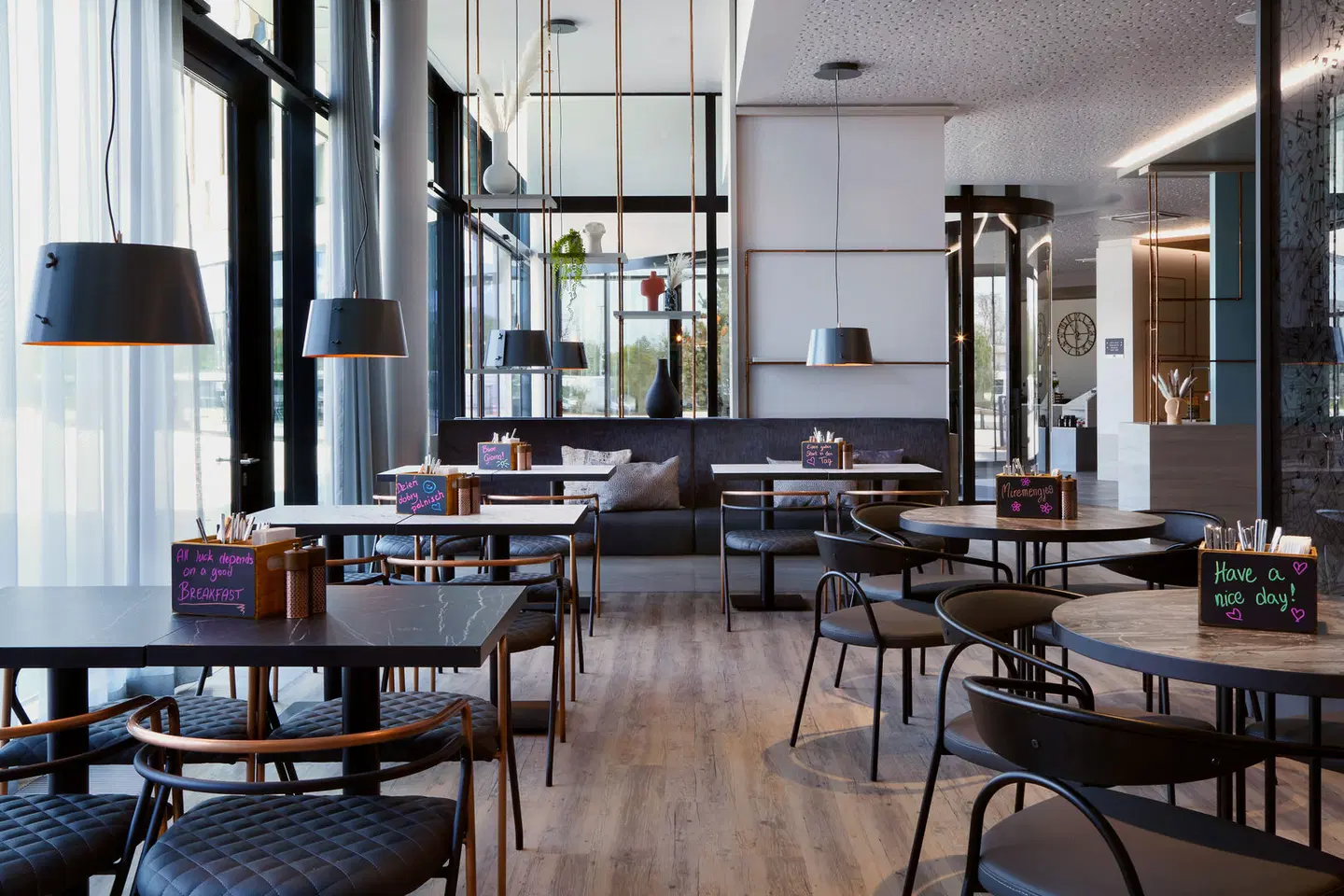 Holiday Inn - the niu, Hub Dusseldorf Messe Bar