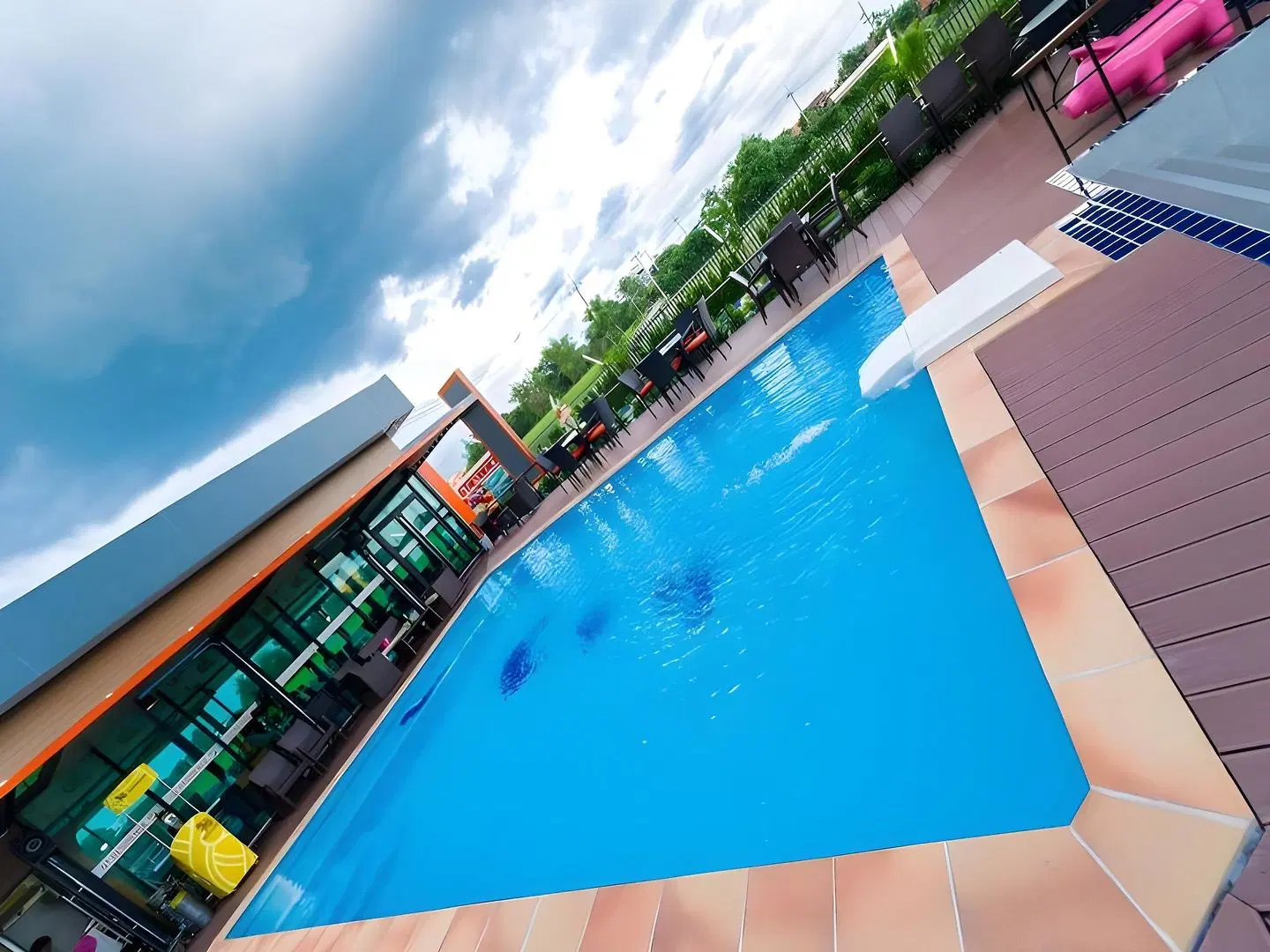 GT Residence OUTDOOR_POOL