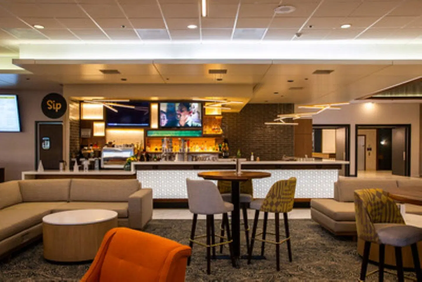 Holiday Inn Portland - Columbia Riverfront by IHG Bar