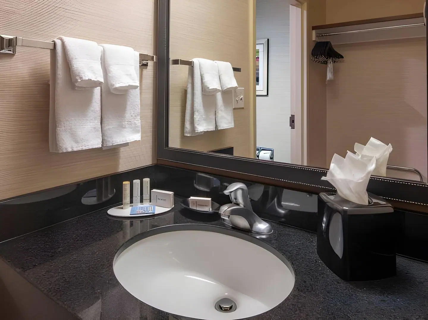 Fairfield Inn & Suites by Marriott Salt Lake City South Badezimmer